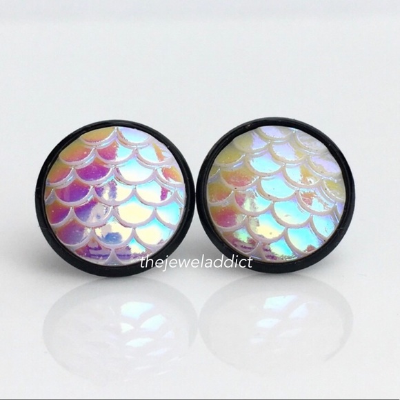 3 for 15🎀 Opal color mermaid scale studs - Picture 4 of 6